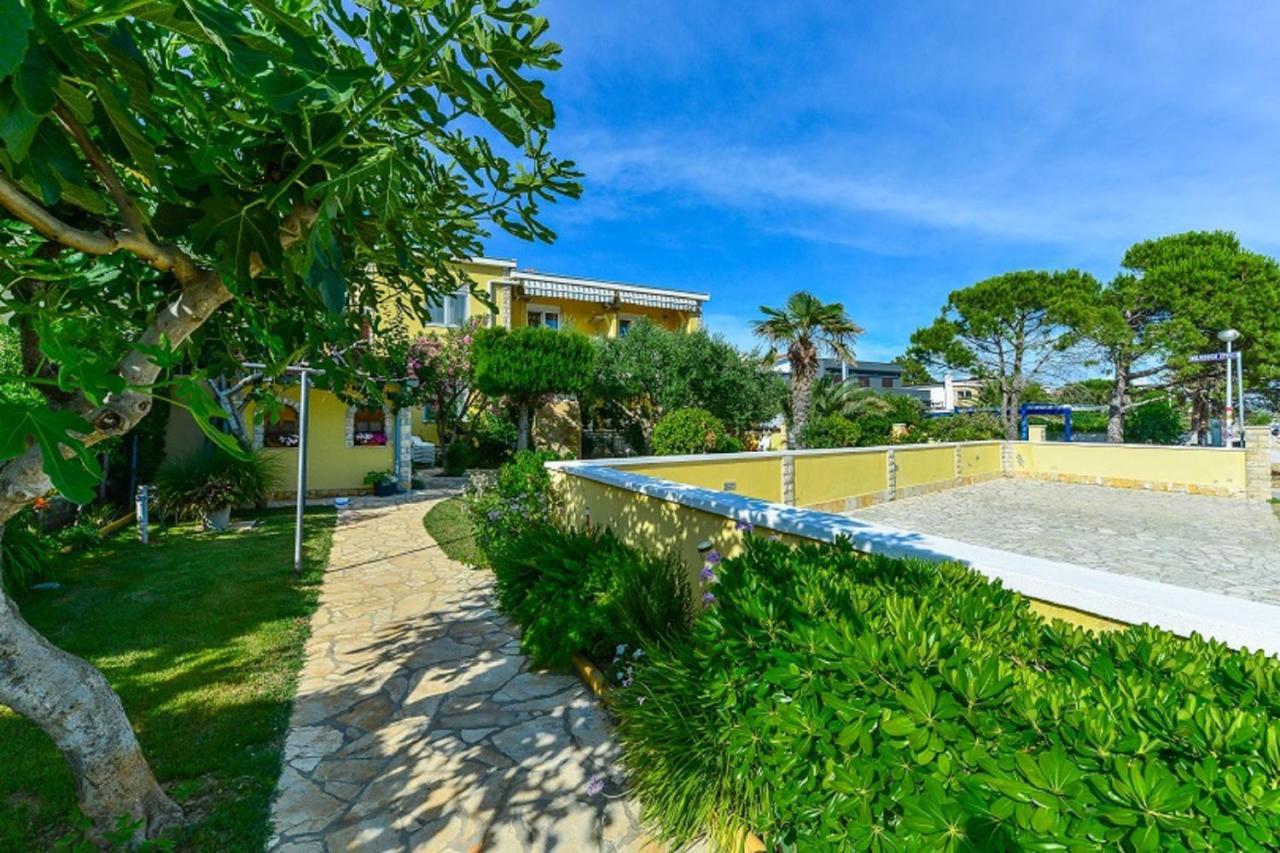 Apartment House Inga Vir Luaran gambar