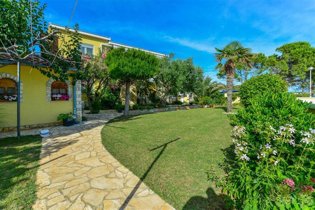 Apartment House Inga Vir Luaran gambar
