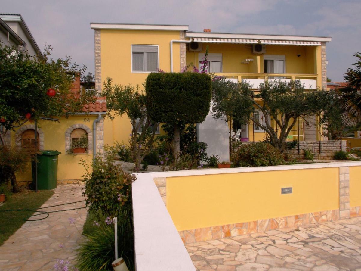 Apartment House Inga Vir Luaran gambar